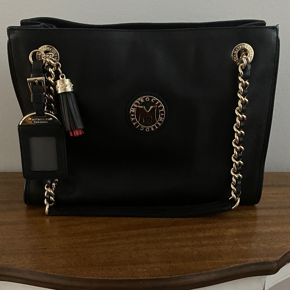 METROCITY Black Leather Shoulder Bag w/Gold-Tone Hardware, Luggage Tag & Charm
